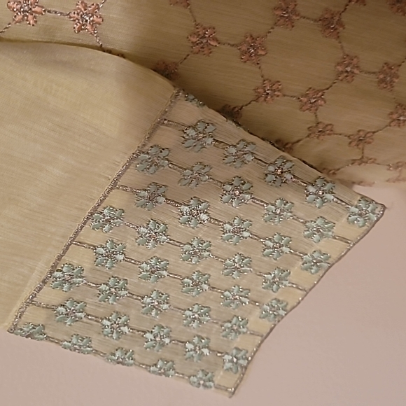 Embroidered long sleeve line tunic size 5-6 - Picture 3 of 8